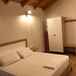 아파트 Amazing Familiar And Sarandë