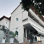 Amazing Familiar And 아파트 Sarandë
