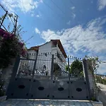 Amazing Familiar And * Sarandë