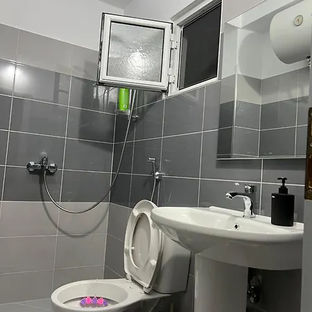 Amazing Familiar And Apartmán *